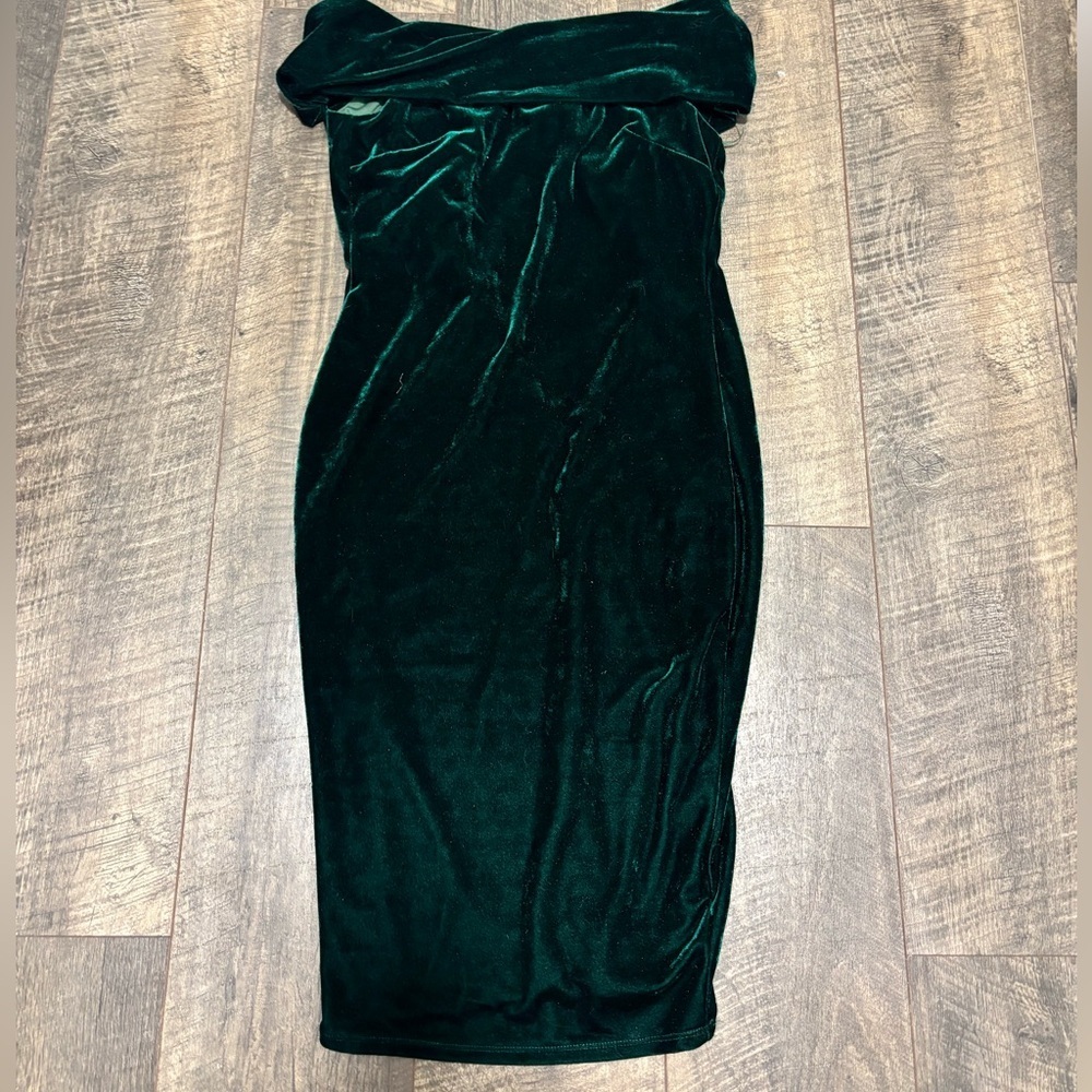 Gianni Bini off the shoulder  Dark Green Velvet Dress- BROKEN ZIPPER
